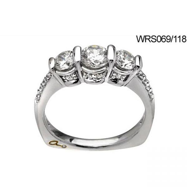 18 KARAT WHITE GOLD WEDDING / ANNIVERSARY BAND with 21 Diamond(s) 1.18ctw