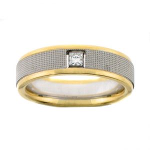 18 KARAT YELLOW & WHITE GOLD GENTS RING with 1 Diamond(s) 0.12ctw