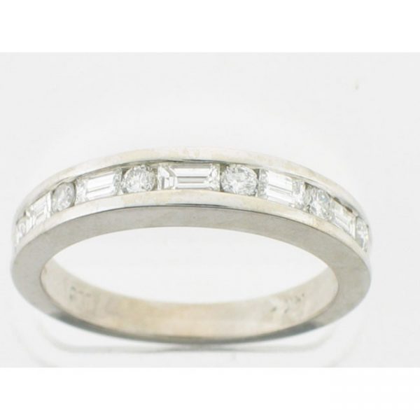 14 KARAT WHITE GOLD DIAMOND WEDDING BAND with 6 Diamond(s) 0.21ctw