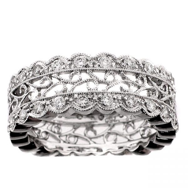 18 KARAT WHITE GOLD WEDDING / ANNIVERSARY BAND with 44 Diamond(s) 0.93ctw
