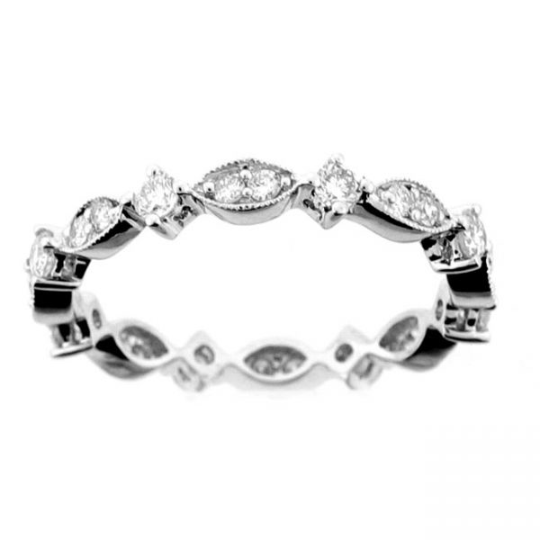 14 KARAT WHITE GOLD DIAMOND WEDDING BAND with 24 Diamond(s) 0.55ctw