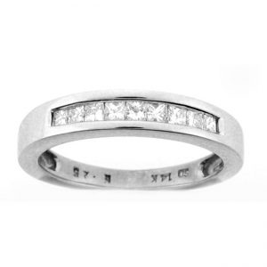 14 KARAT WHITE GOLD DIAMOND WEDDING BAND with 9 Diamond(s) 0.25ctw