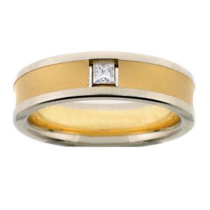 18 KARAT YELLOW & WHITE GOLD GENTS RING with 1 Diamond(s) 0.12ctw