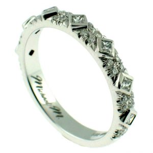 18 KARAT WHITE GOLD DIAMOND WEDDING BAND - R511B