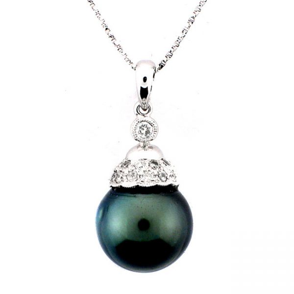 18 KARAT WHITE GOLD PENDANT with 16 Diamond(s) 0.25ctw