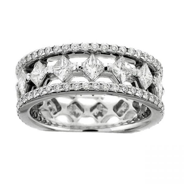 18 KARAT WHITE GOLD WEDDING / ANNIVERSARY BAND with 94 Diamond(s) 0.00ctw
