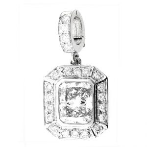 18 KARAT WHITE GOLD PENDANT with 42 Diamond(s) 0.68ctw
