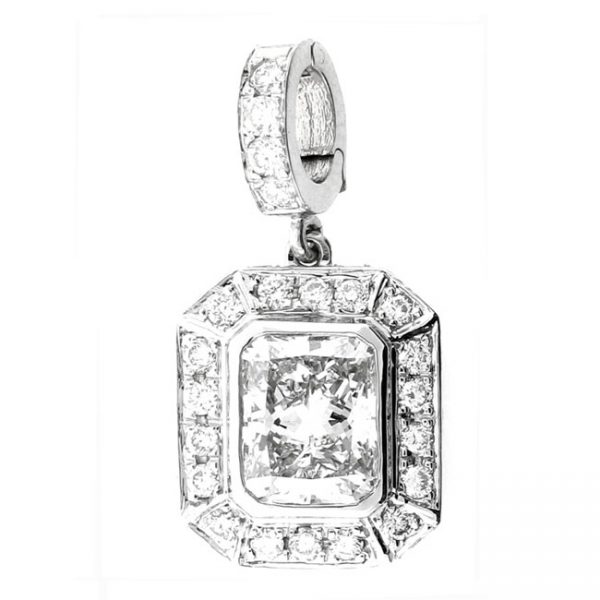 18 KARAT WHITE GOLD PENDANT with 42 Diamond(s) 0.68ctw