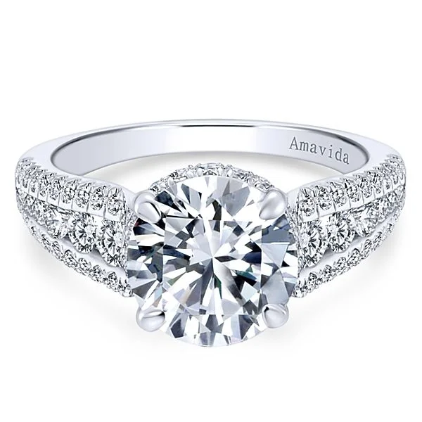 18k White Gold Round Halo Diamond Engagement Ring