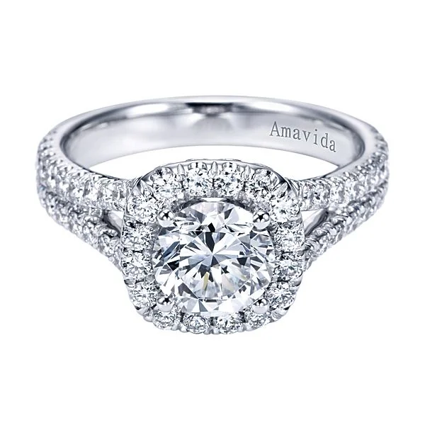 18k White Gold Round Halo Diamond Engagement Ring