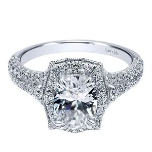 18k White Gold Oval Halo Diamond Engagement Ring