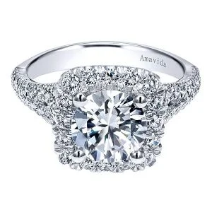 18k White Gold Round Halo Diamond Engagement Ring