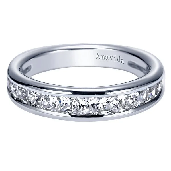 18k White Gold Straight Diamond Wedding Band