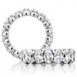 18 KARAT WHITE GOLD WEDDING / ANNIVERSARY BAND with 18 Diamond(s) 9.00ctw