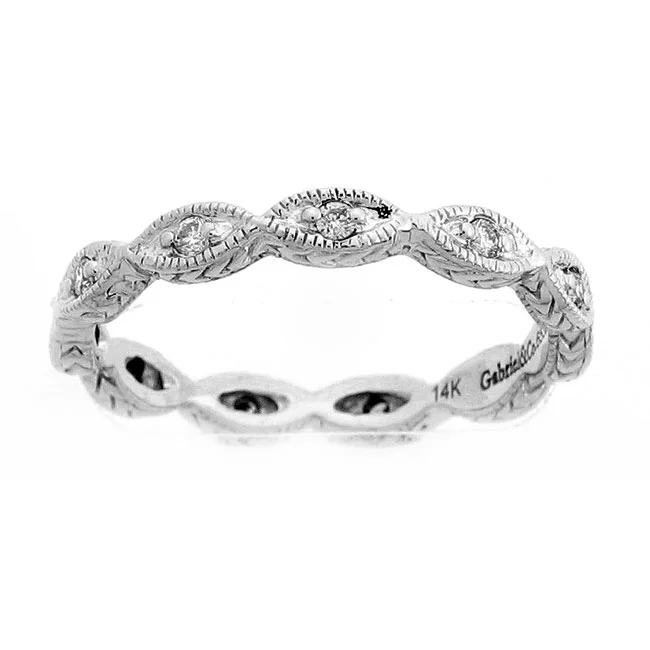 14 KARAT WHITE GOLD DIAMOND WEDDING BAND with 11 Diamond(s) 0.12ctw